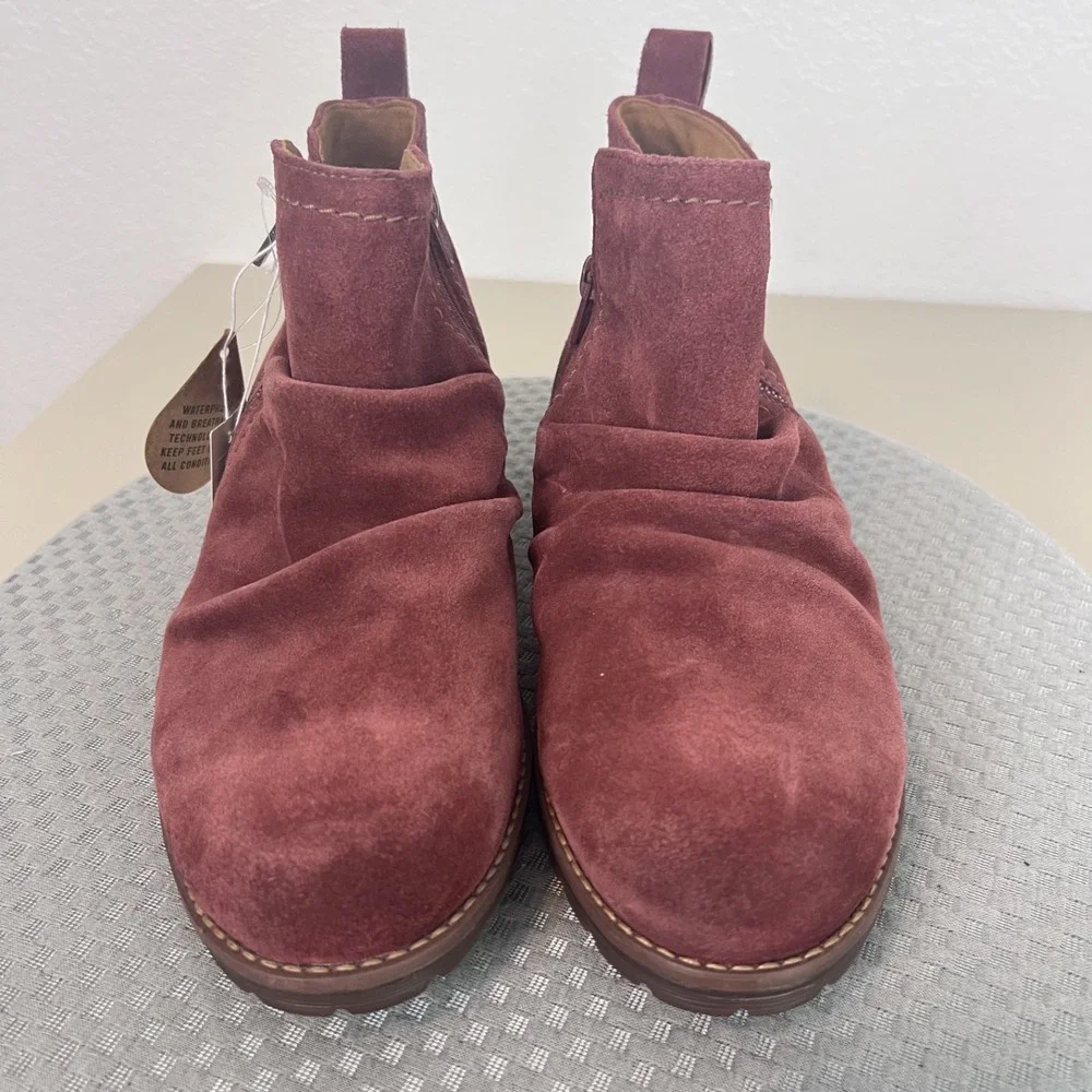 Clarks Aspra Walk Waterproof Ankle Boots Womens 9 Wide Rich Red Suede Comfort